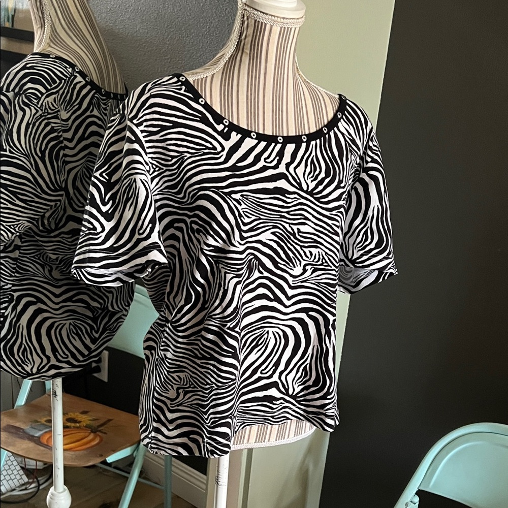 St. John Black and White Zebra Print Short Sleeve Top